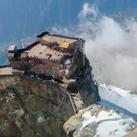 Igloo 3 In-ski Out - Happy *