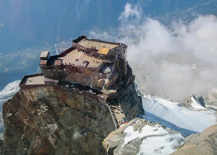 Igloo 3 In-ski Out - Happy *